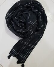 checkered hijab with tassels black front picture