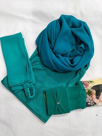 Green Bundle with Sleeves