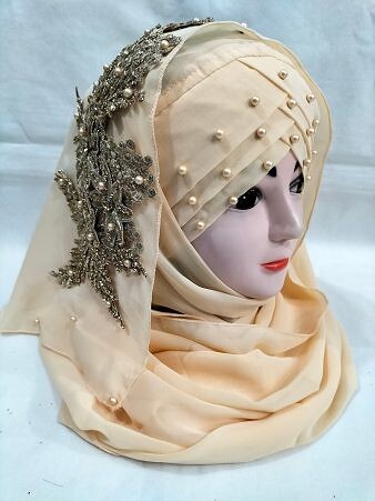 Pearl Floral Ready to Wear with Fancy Bunch - Vanilla