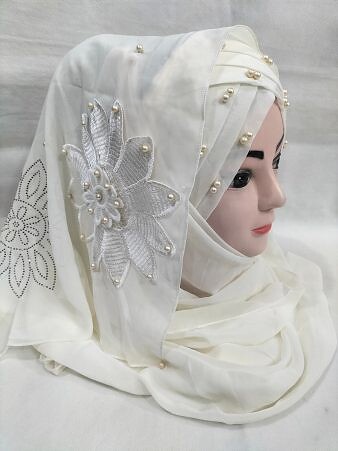 Pearl Ready to Wear with Matching Flower Bunch - Light Cream Pearl Ready to Wear with Matching Flower Bunch - Light Cream