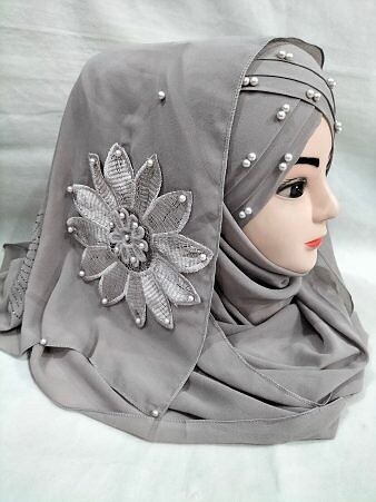 Pearl Ready to Wear with Matching Flower Bunch - Light Grey Pearl Ready to Wear with Matching Flower Bunch - Light Grey