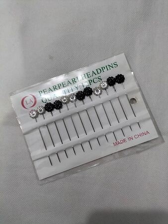 Large-Sized Straight Pins - Black and White Flowers Large-Sized Straight Pins - Black and White Flowers