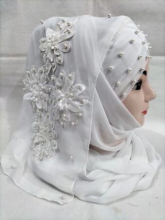 Pearl Ready to Wear with Matching 3D Bunch - White