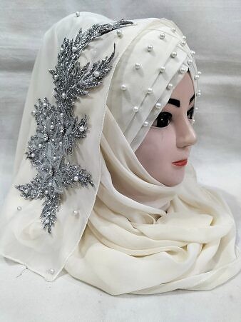 Pearl Floral Ready to Wear with Silver Bunch - Cream