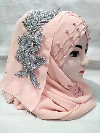 Pearl Floral Ready to Wear with Silver Bunch - Peach Pearl Floral Ready to Wear with Silver Bunch - Peach